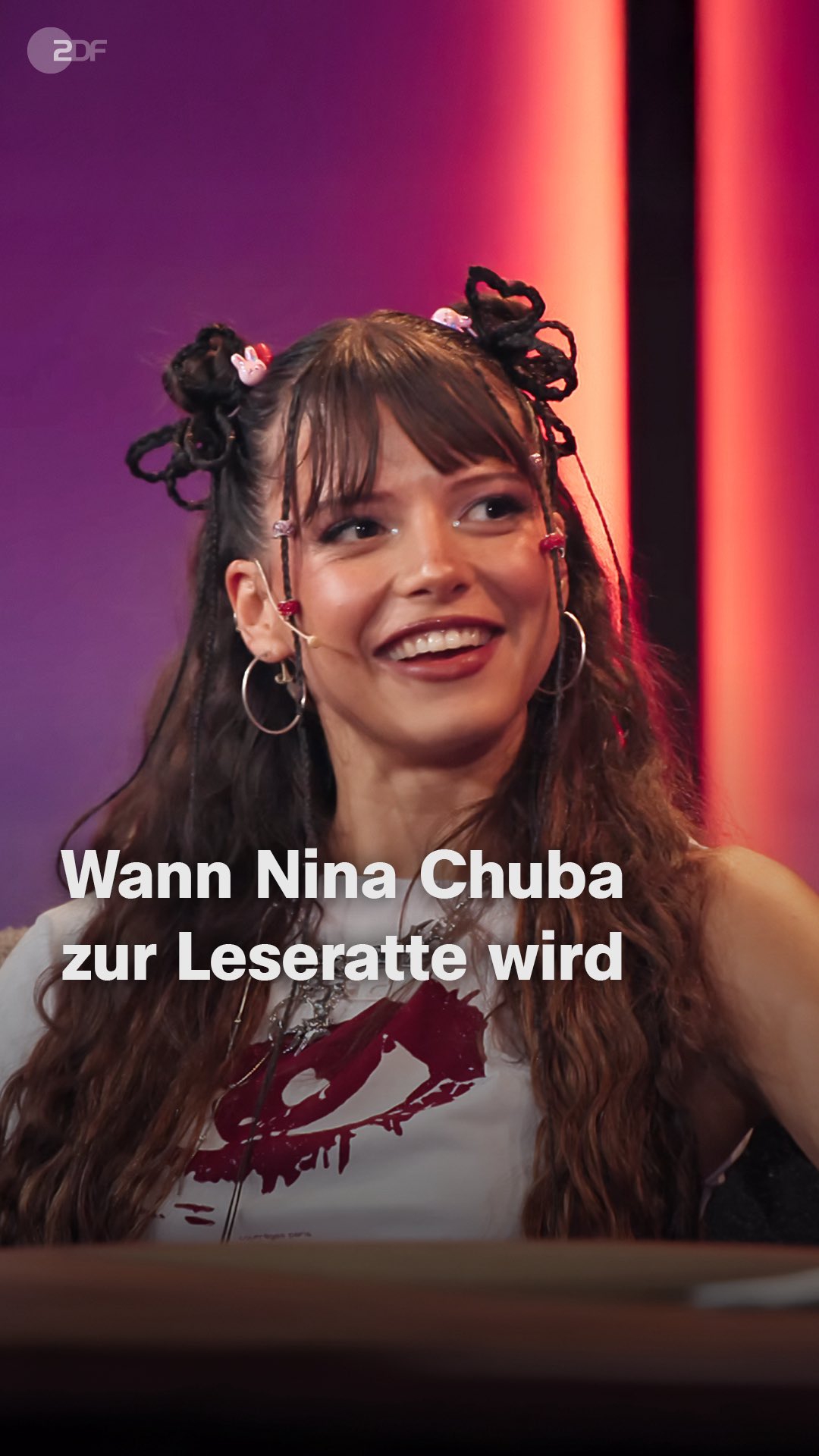 Nina im Literarischen Quartett WANN?!
Till stellt fest: Politik und seine Schulzeit haben einige Gemeinsamkeiten. Außerdem entdeckt er das künstlerische Talent so mancher Politiker und spürt mit Nina Chuba Geräusche auf.
🔗 Den Link zur Show „Till Tonight” findet ihr in unserer Bio.
#zdf #tillreiners #ninachuba #bookstagram #lesen #urlaub Instagram